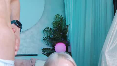 Snapshot of rockstarsgames chatting on December 4, 5:39 am Lina and Den online show from December 4, 5:39 am