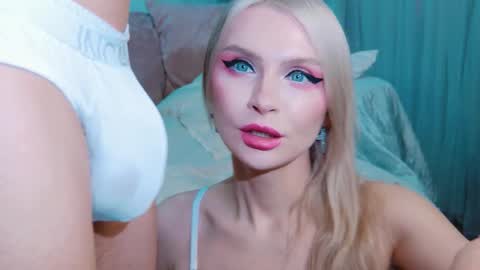 Snapshot of rockstarsgames chatting on December 15, 5:55 am Lina and Den online show from December 15, 5:55 am