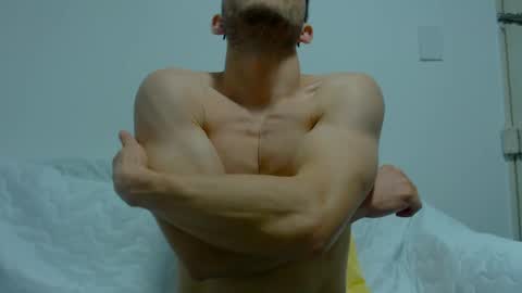 Snapshot of rocky_muscle chatting on May 9, 11:21 pm rocky muscle online show from May 9, 11:21 pm