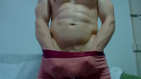 Snapshot of rocky_muscle chatting on June 19, 9:18 pm rocky muscle online show from June 19, 9:18 pm