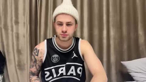 Snapshot of rodrigoveira chatting on November 2, 9:39 pm Rodrigo online show from November 2, 9:39 pm