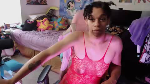 Snapshot of roelliitheecchi chatting on May 19, 4:24 pm Roellii Pinky online show from May 19, 4:24 pm
