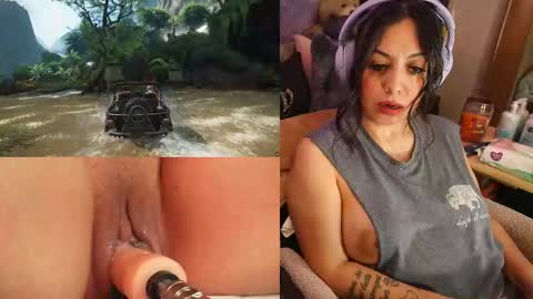 Snapshot of roknblaze chatting on December 5, 2:53 am Rok-N-Blaze online show from December 5, 2:53 am