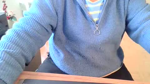 Snapshot of rolandloser1000 chatting on January 10, 8:51 am rolandloser1000 online show from January 10, 8:51 am