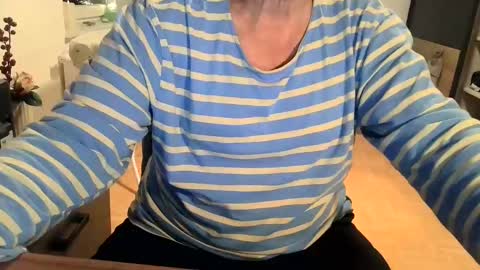 Snapshot of rolandloser1000 chatting on January 10, 6:28 pm rolandloser1000 online show from January 10, 6:28 pm