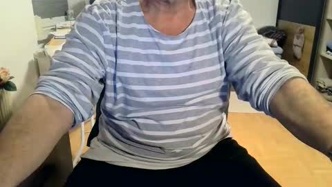 Snapshot of rolandloser1000 chatting on January 16, 4:50 pm rolandloser1000 online show from January 16, 4:50 pm