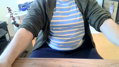 Snapshot of rolandloser1000 chatting on January 29, 9:33 am rolandloser1000 online show from January 29, 9:33 am