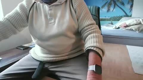 Snapshot of rolandloser1000 chatting on November 21, 2:38 pm rolandloser1000 online show from November 21, 2:38 pm