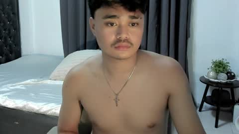 Snapshot of rollsroycexx chatting on April 8, 10:26 am ROYCE online show from April 8, 10:26 am