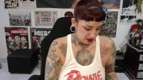 Snapshot of rollyderolandia666 chatting on May 4, 7:43 pm Rolly online show from May 4, 7:43 pm
