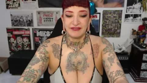Snapshot of rollyderolandia666 chatting on June 4, 8:59 pm Rolly online show from June 4, 8:59 pm