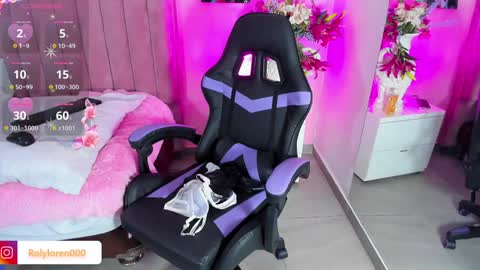 Snapshot of rolyloren chatting on December 5, 3:17 pm Marcela online show from December 5, 3:17 pm