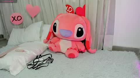 Snapshot of rolyloren chatting on February 22, 8:20 pm Marcela online show from February 22, 8:20 pm