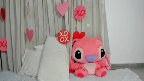 Snapshot of rolyloren chatting on February 23, 7:07 pm Marcela online show from February 23, 7:07 pm