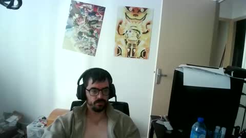 Snapshot of romainb72 chatting on May 15, 7:15 am romainb72 online show from May 15, 7:15 am
