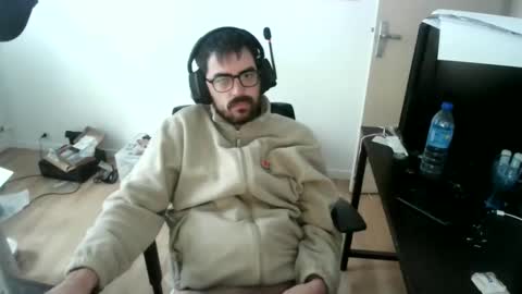 Snapshot of romainb72 chatting on May 19, 10:32 am romainb72 online show from May 19, 10:32 am