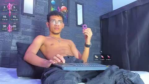 Snapshot of romancartier_ chatting on September 9, 6:24 am Roman Cartier online show from September 9, 6:24 am