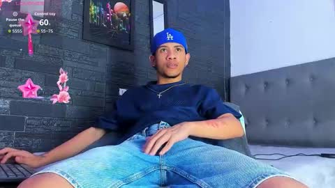 Snapshot of romancartier_ chatting on October 30, 6:37 am Roman Cartier online show from October 30, 6:37 am