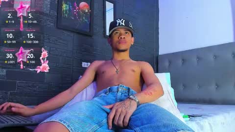 Snapshot of romancartier_ chatting on November 20, 5:51 am Roman Cartier online show from November 20, 5:51 am