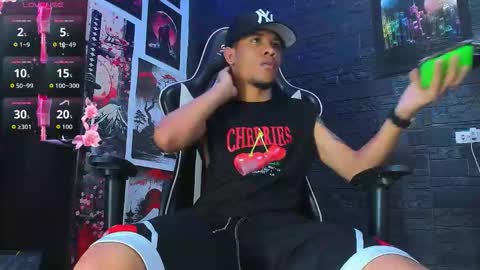 Snapshot of romancartier_ chatting on December 19, 6:20 am Roman Cartier online show from December 19, 6:20 am