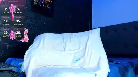 Snapshot of romancartier_ chatting on February 20, 8:05 am Roman Cartier online show from February 20, 8:05 am