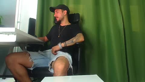 Snapshot of romaniamaster1 chatting on May 11, 5:13 am romaniamaster1 online show from May 11, 5:13 am