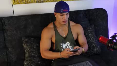 romano_kentt12 online show from November 17, 6:19 am