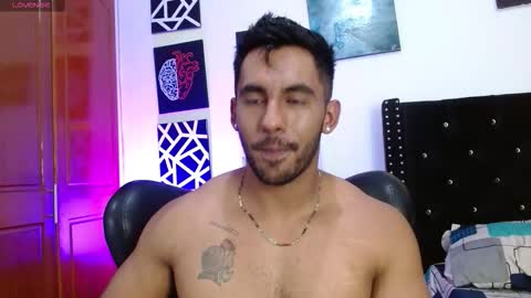 Snapshot of romanpearce_ chatting on November 6, 9:26 pm Roman online show from November 6, 9:26 pm
