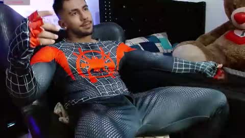 Snapshot of romanpearce_ chatting on November 24, 9:25 pm Roman online show from November 24, 9:25 pm