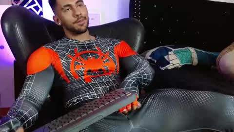 Snapshot of romanpearce_ chatting on November 25, 6:52 pm Roman online show from November 25, 6:52 pm