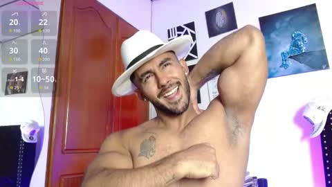 Snapshot of romanpearce_ chatting on June 5, 8:14 pm Roman online show from June 5, 8:14 pm