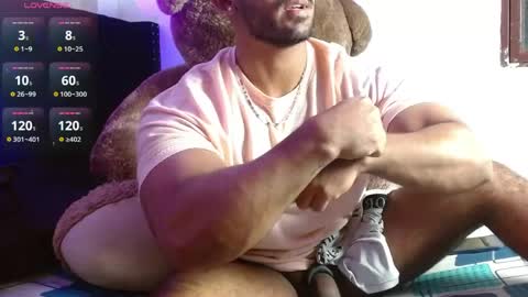 Snapshot of romanpearce_ chatting on June 8, 1:50 am Roman online show from June 8, 1:50 am