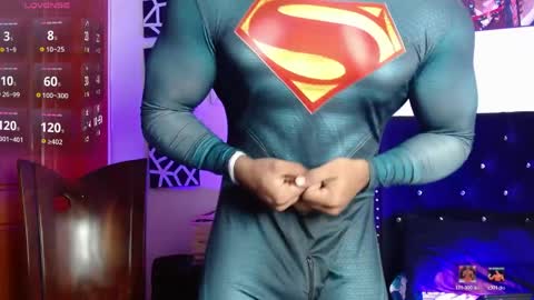 Snapshot of romanpearce_ chatting on June 8, 7:03 pm Roman online show from June 8, 7:03 pm