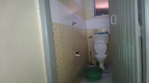 Snapshot of romantic2u4 chatting on February 14, 11:42 am Emma online show from February 14, 11:42 am