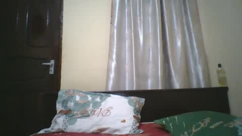 Snapshot of romantic2u4 chatting on February 20, 5:12 am Emma online show from February 20, 5:12 am