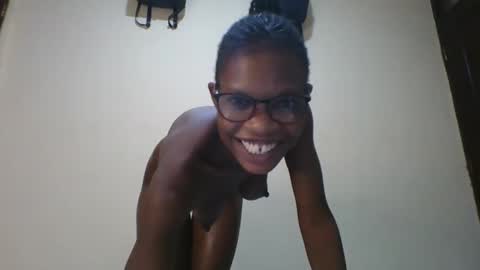 Snapshot of romantic2u4 chatting on February 26, 2:59 am Emma online show from February 26, 2:59 am