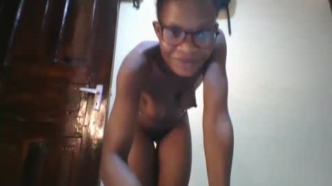 Snapshot of romantic2u4 chatting on March 7, 6:02 am Emma online show from March 7, 6:02 am