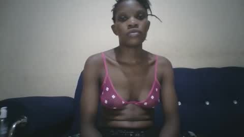 Snapshot of romantic2u4 chatting on October 5, 10:18 pm Emma online show from October 5, 10:18 pm