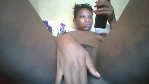 Snapshot of romantic2u4 chatting on October 8, 1:36 am Emma online show from October 8, 1:36 am