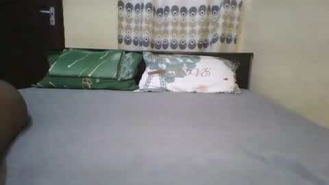 Snapshot of romantic2u4 chatting on October 23, 8:35 am Emma online show from October 23, 8:35 am