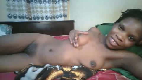 Snapshot of romantic2u4 chatting on November 18, 8:24 pm Emma online show from November 18, 8:24 pm