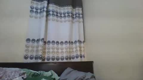 Snapshot of romantic2u4 chatting on November 23, 10:42 pm Emma online show from November 23, 10:42 pm