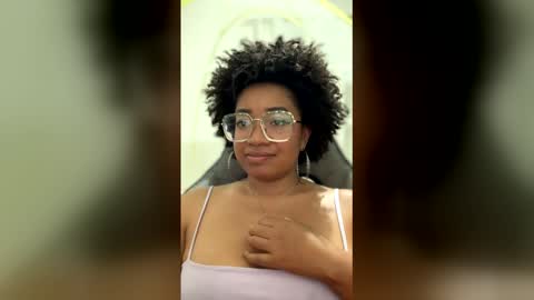 Snapshot of romantic_stargirl chatting on January 7, 10:12 pm Is A Belle online show from January 7, 10:12 pm