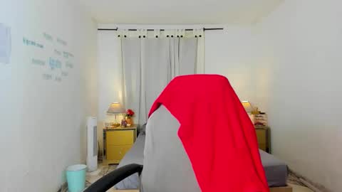 Snapshot of romantic_stargirl chatting on February 7, 1:20 am Is A Belle online show from February 7, 1:20 am