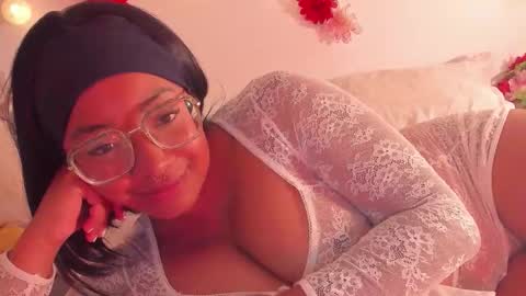 Snapshot of romantic_stargirl chatting on March 1, 6:04 am Is A Belle online show from March 1, 6:04 am