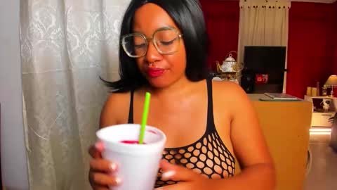 Snapshot of romantic_stargirl chatting on March 8, 4:27 am Is A Belle online show from March 8, 4:27 am