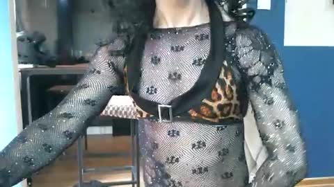 Snapshot of romantico_erotico chatting on June 7, 8:29 am romantico_erotico online show from June 7, 8:29 am