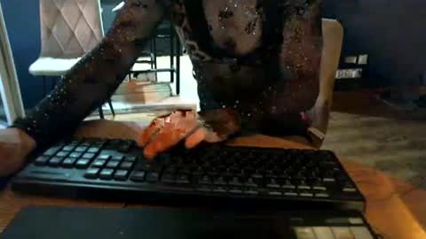 Snapshot of romantico_erotico chatting on June 28, 1:55 am romantico_erotico online show from June 28, 1:55 am