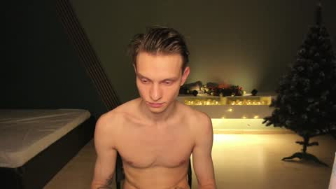 Snapshot of romeo_mercy chatting on December 23, 12:35 am Romeo online show from December 23, 12:35 am