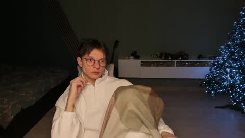 Snapshot of romeo_mercy chatting on January 2, 10:11 pm Romeo online show from January 2, 10:11 pm